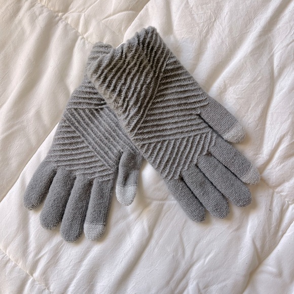Grey Gloves - Picture 4 of 4